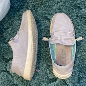 Womens Hey dudes size 8
